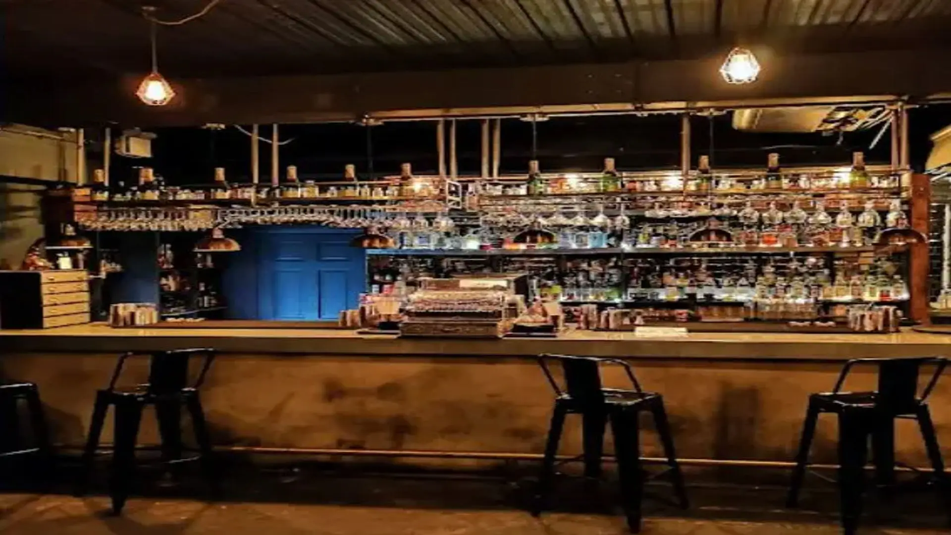 Wide angle image of the main bar in Monument